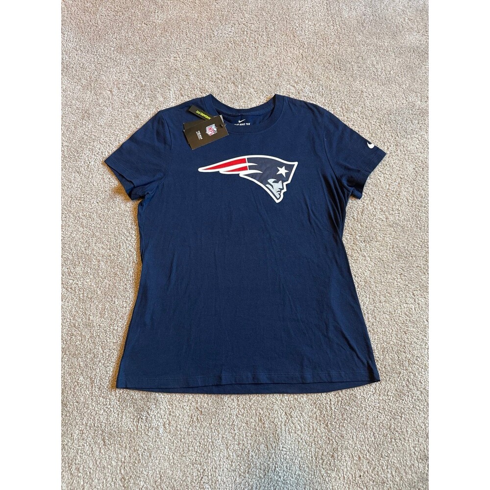 New England Patriots Women’s Nike NWT Tee Size Medium